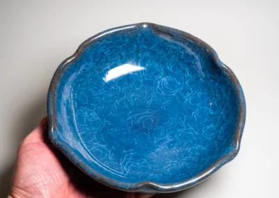 Ceramic bowl with ice crackle glaze