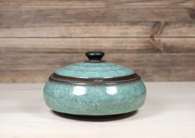 Shallow lidded jar with copper green Ice-Crackle glaze