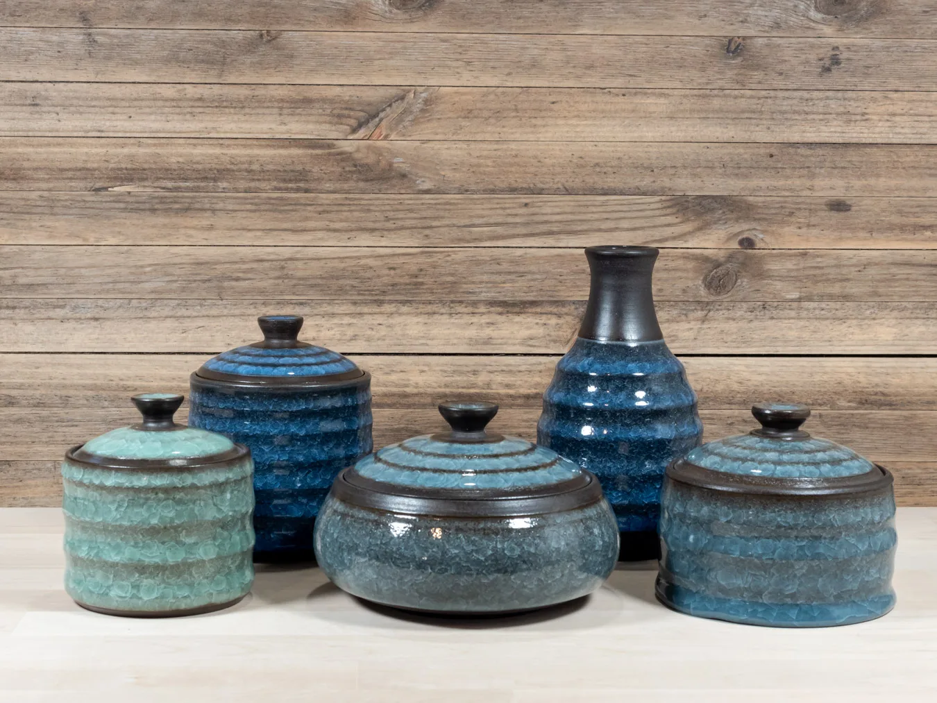 Ceramic ware with Ice-Crackle glaze
